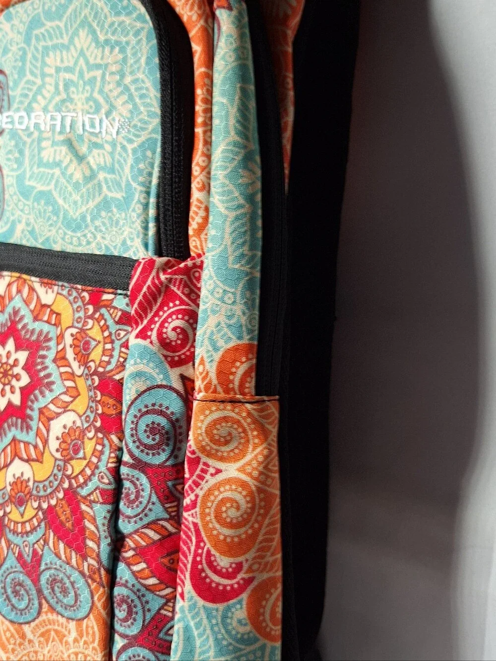Vibedration Hydration Backpack w/o bladder -turquoise/orange pattern - Used